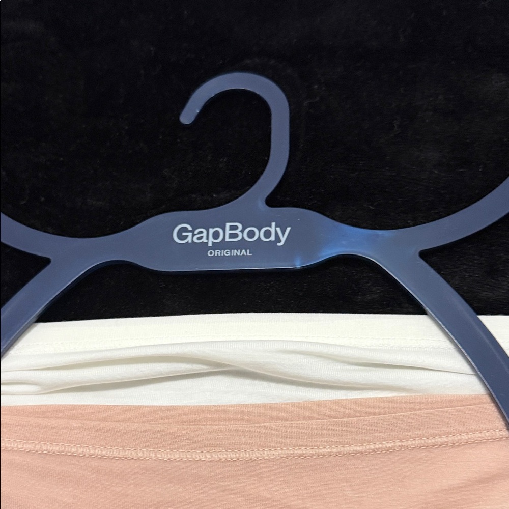 $14 GapBody Original White and Pink Top Size Large